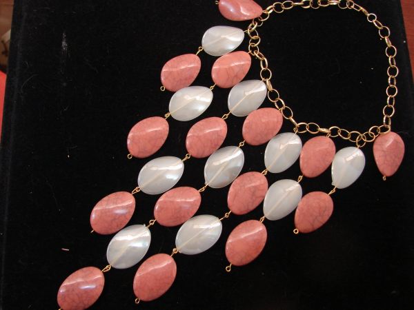 Maxi colar Rosa e branco leitoso